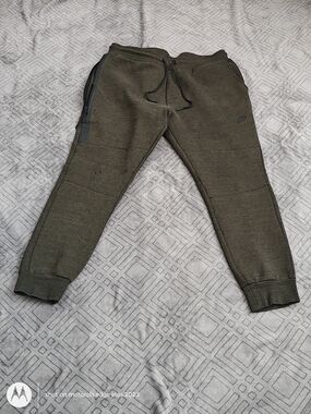Nike Men's Olive Green Sweatpants Joggers Size Large Slim-Fit